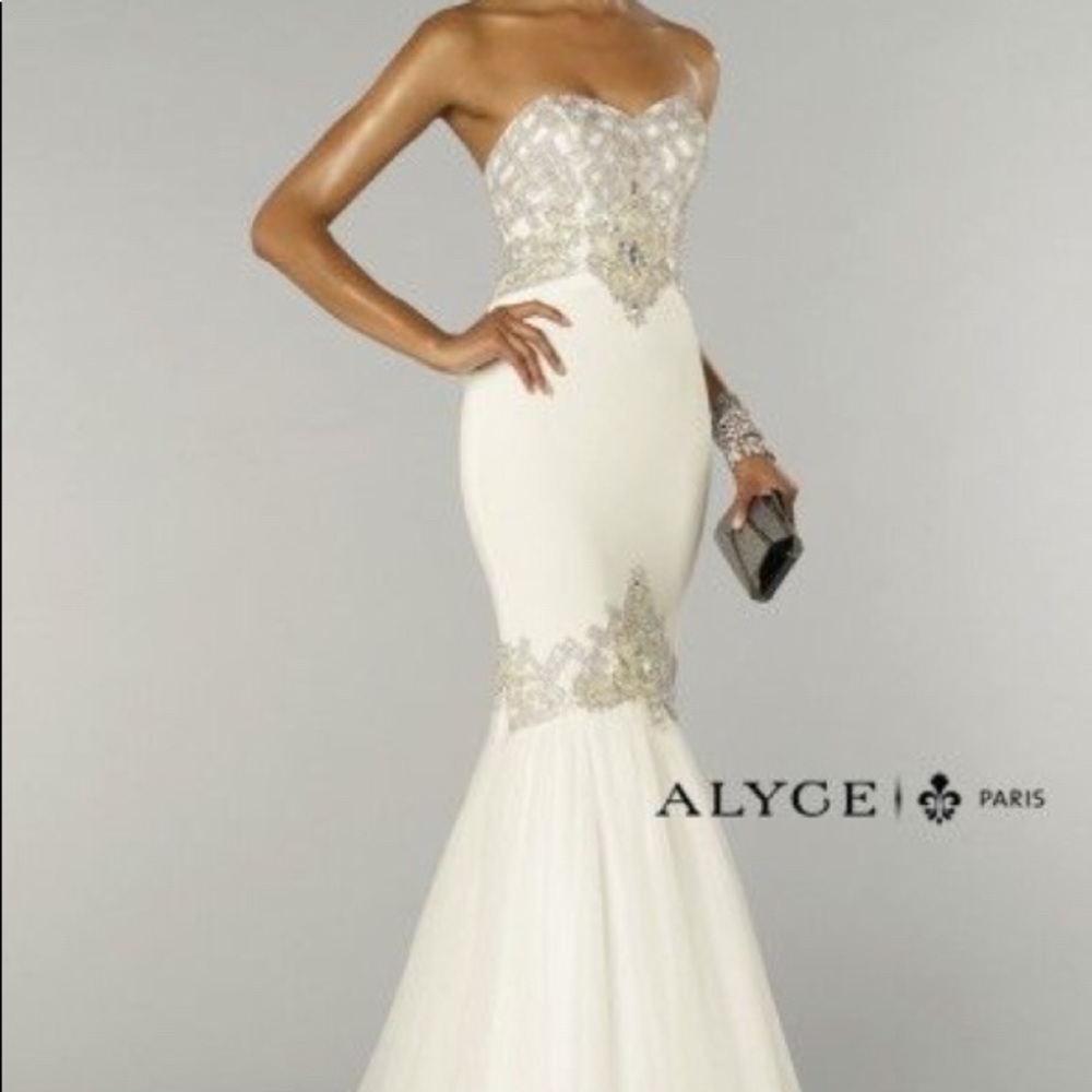White prom dress size 0